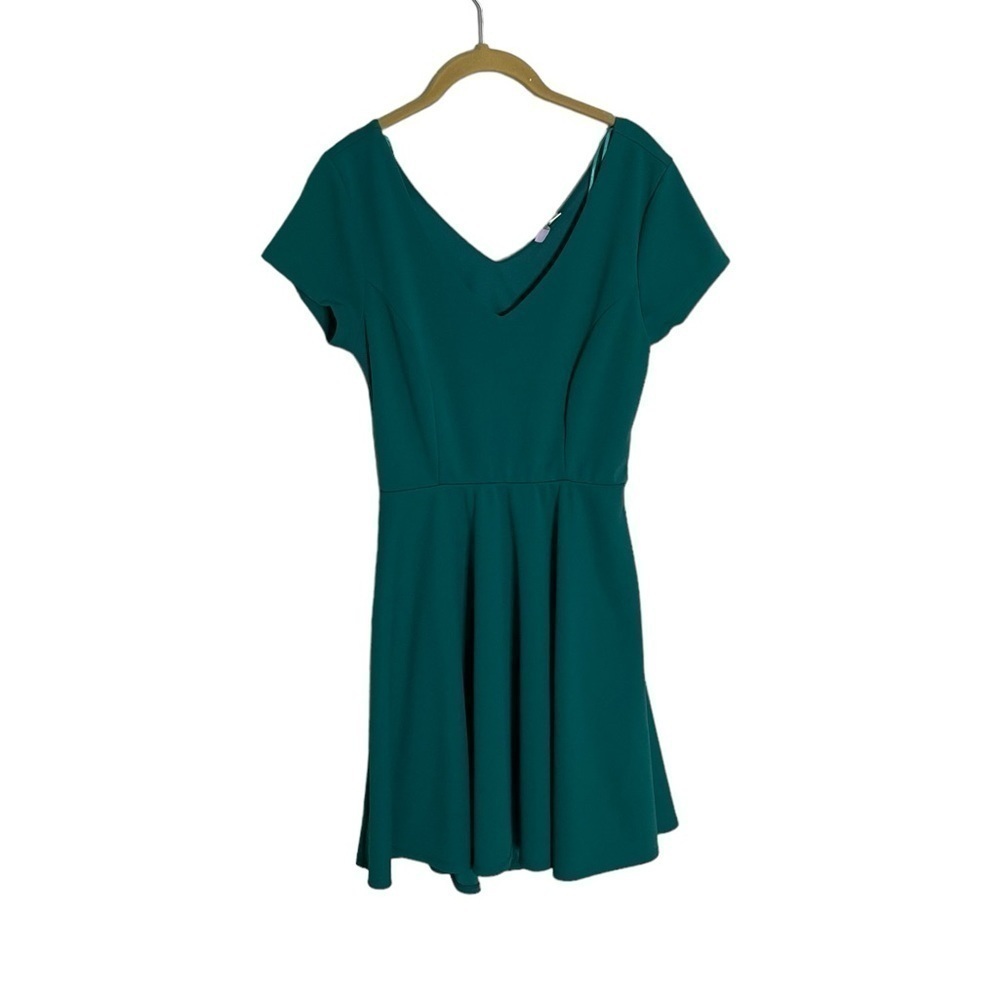 Francesca’s Alya Green Open Keyhole Back Mini Dress Medium
